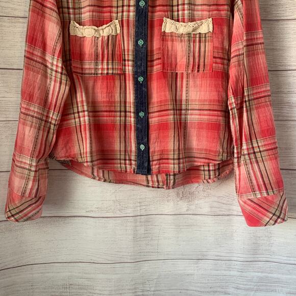 Gimmicks by BKE Pink and Blue Plaid and Lace Button Down Roll Tab Sleeves Size M - Picture 4 of 16